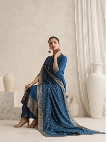 Khushal K Women  Ethnic Solid Kurta Sets