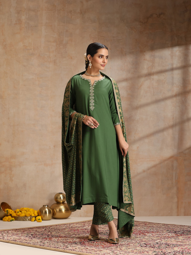 Ethnic Motifs Embroidered V-Neck Thread Work Kurta With Trousers & Dupatta