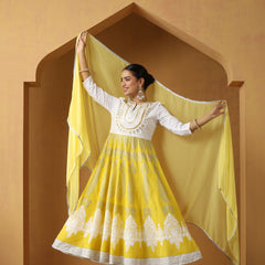 Khushal K Women Floral Printed Anarkali Kurta set