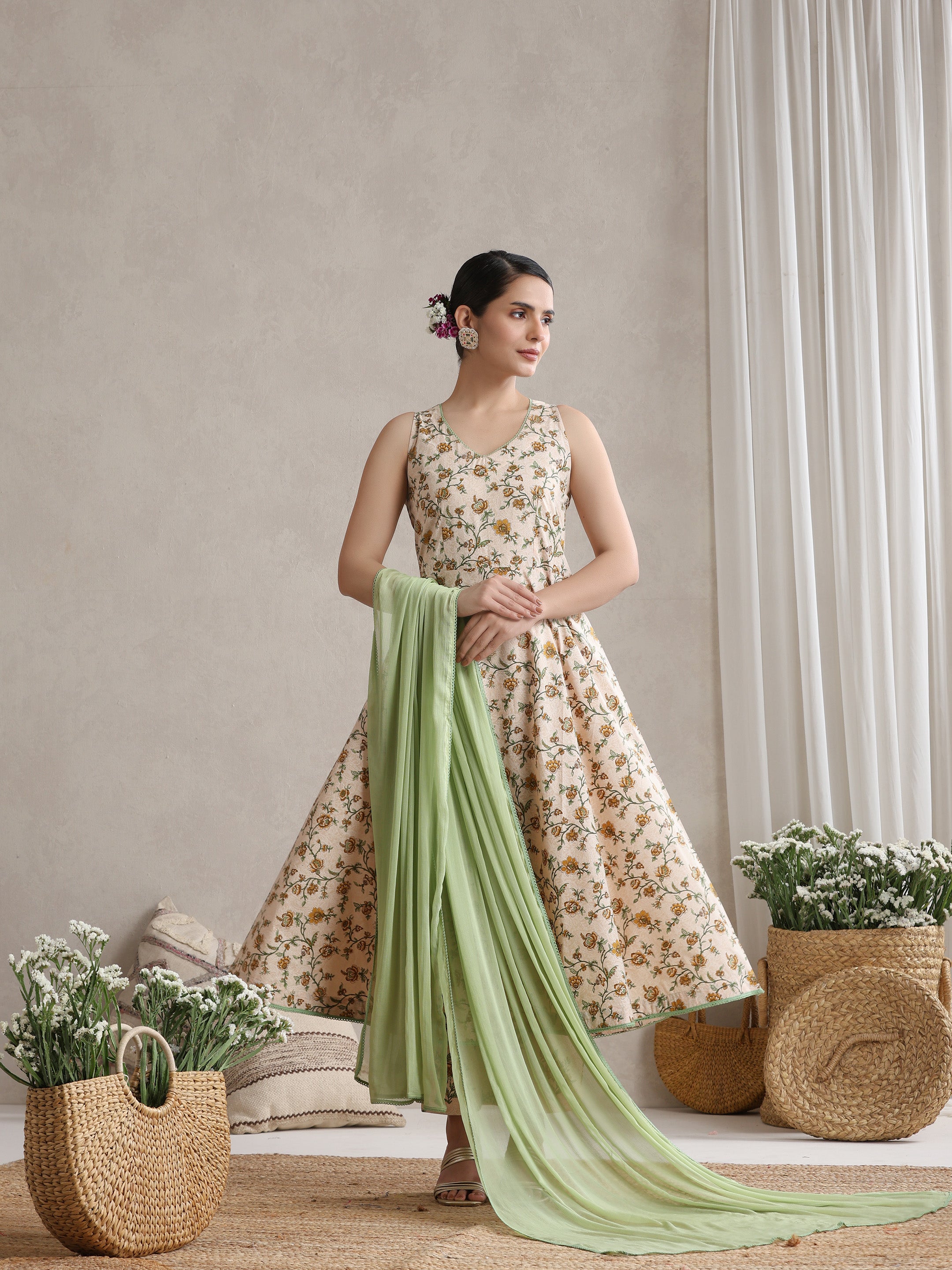 Women Cream-coloured printed Kurta with Palazzos with dupatta