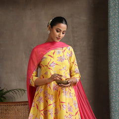 Khushal K Women Floral Printed Yellow Regular Pure Cotton Kurta set