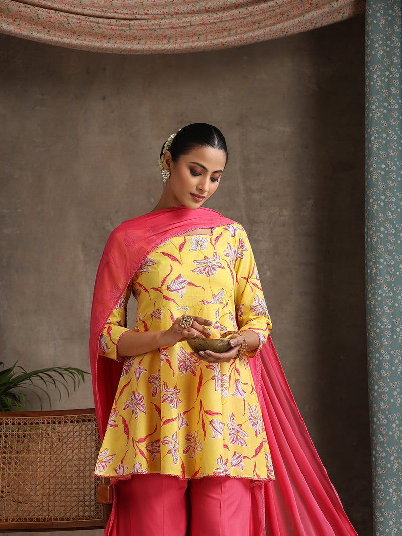 Khushal K Women Floral Printed Yellow Regular Pure Cotton Kurta set