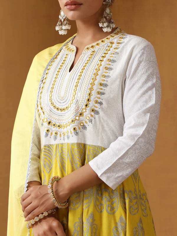 Khushal K Women Floral Printed Anarkali Kurta set