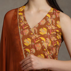 Khushal K Women Floral Printed Sleeveless Pure Cotton Kurta Set