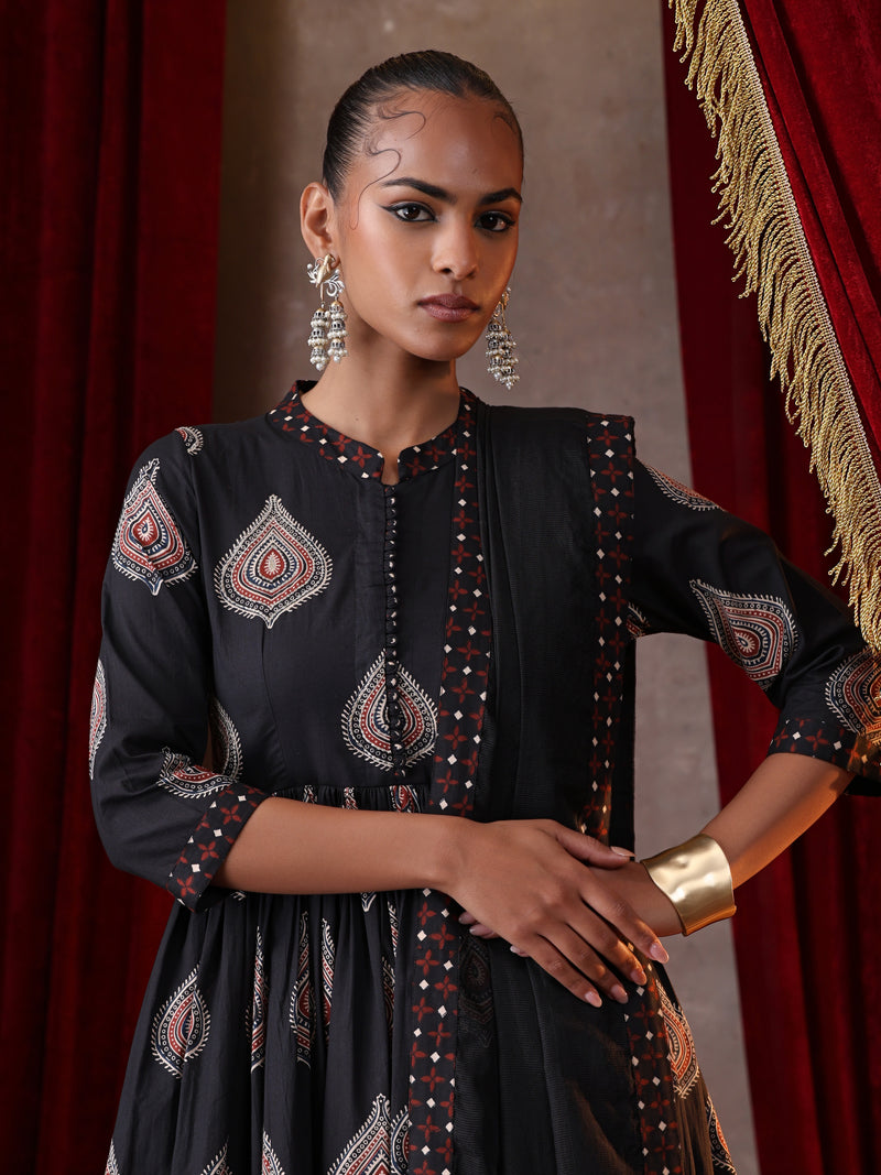Khushal K Women Cotton kurta and palazzo with dupatta set - Black