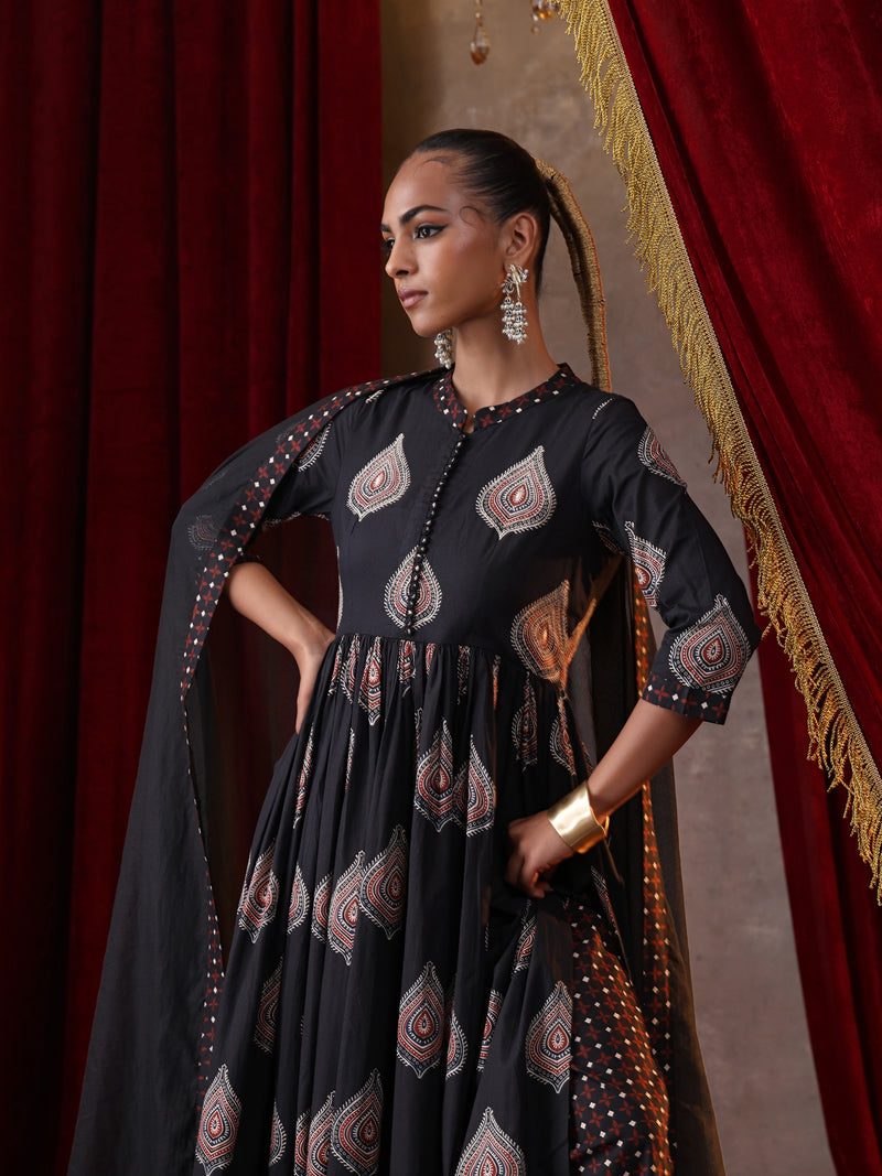 Khushal K Women Cotton kurta and palazzo with dupatta set - Black