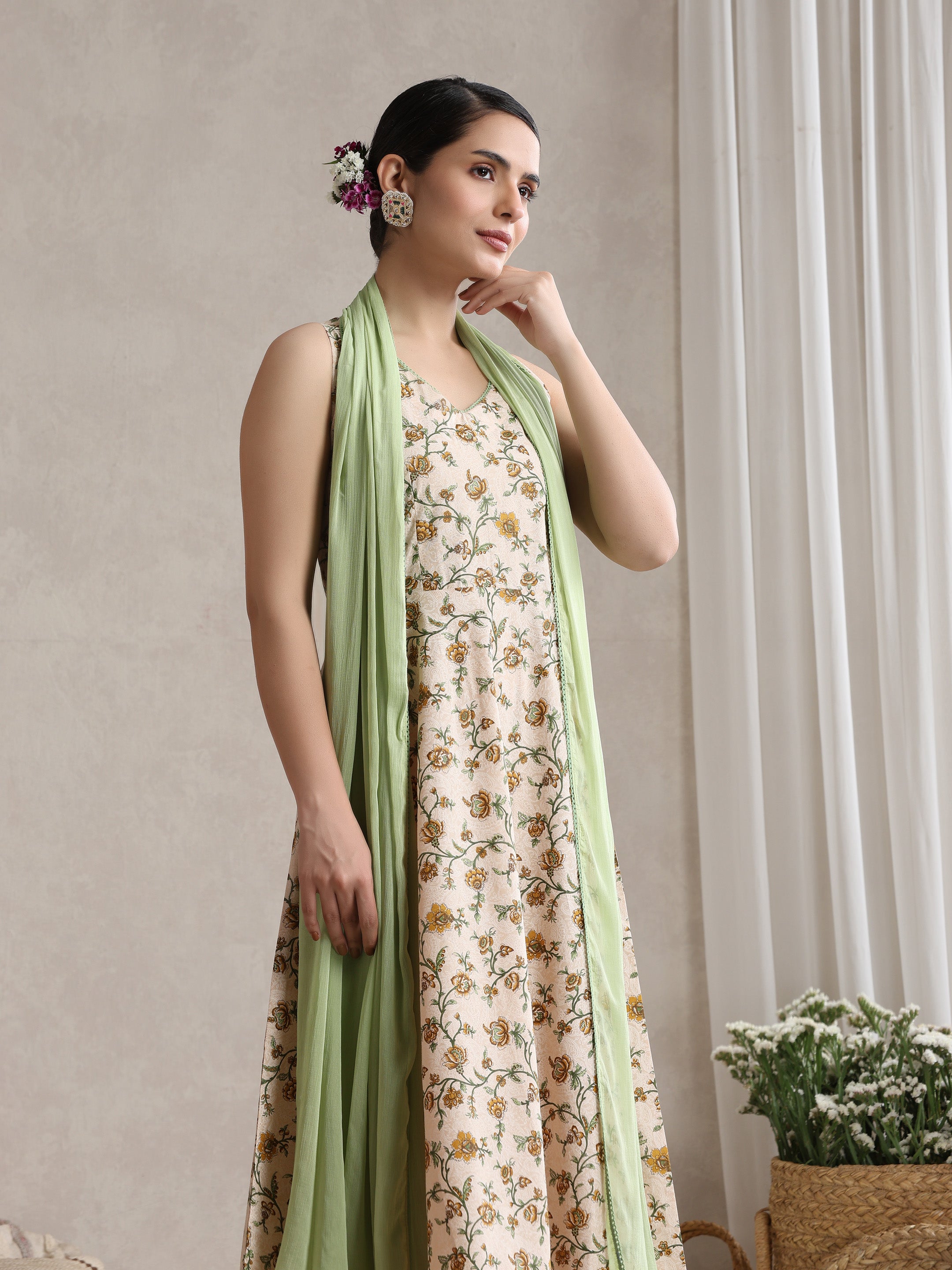 Women Cream-coloured printed Kurta with Palazzos with dupatta