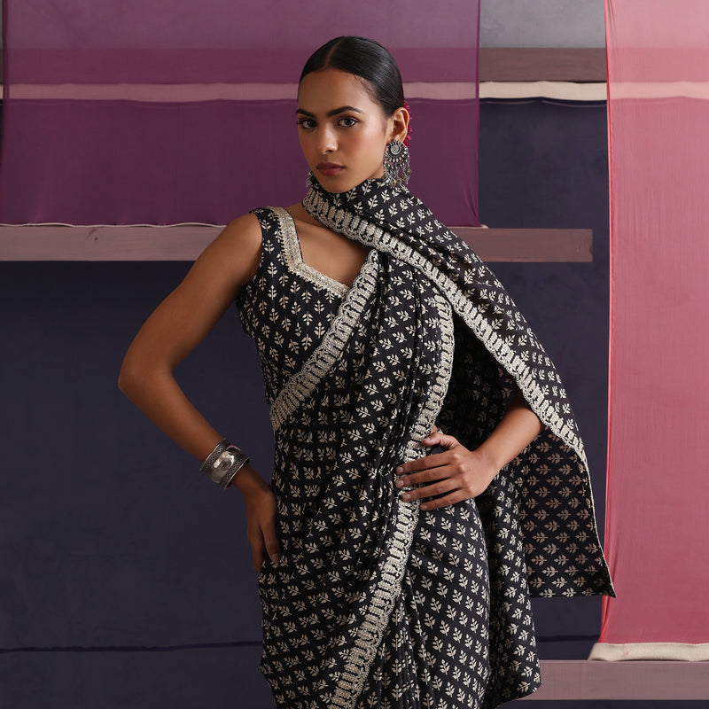 Women Embroidered Black Pure Cotton Printed Saree - Khushal K - Image 4