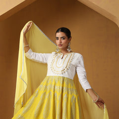 Khushal K Women Floral Printed Anarkali Kurta set