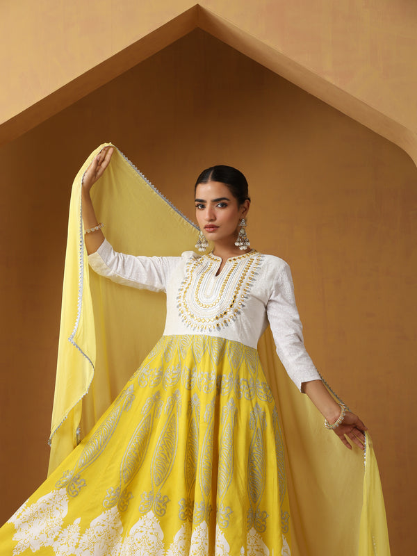 Khushal K Women Floral Printed Anarkali Kurta set