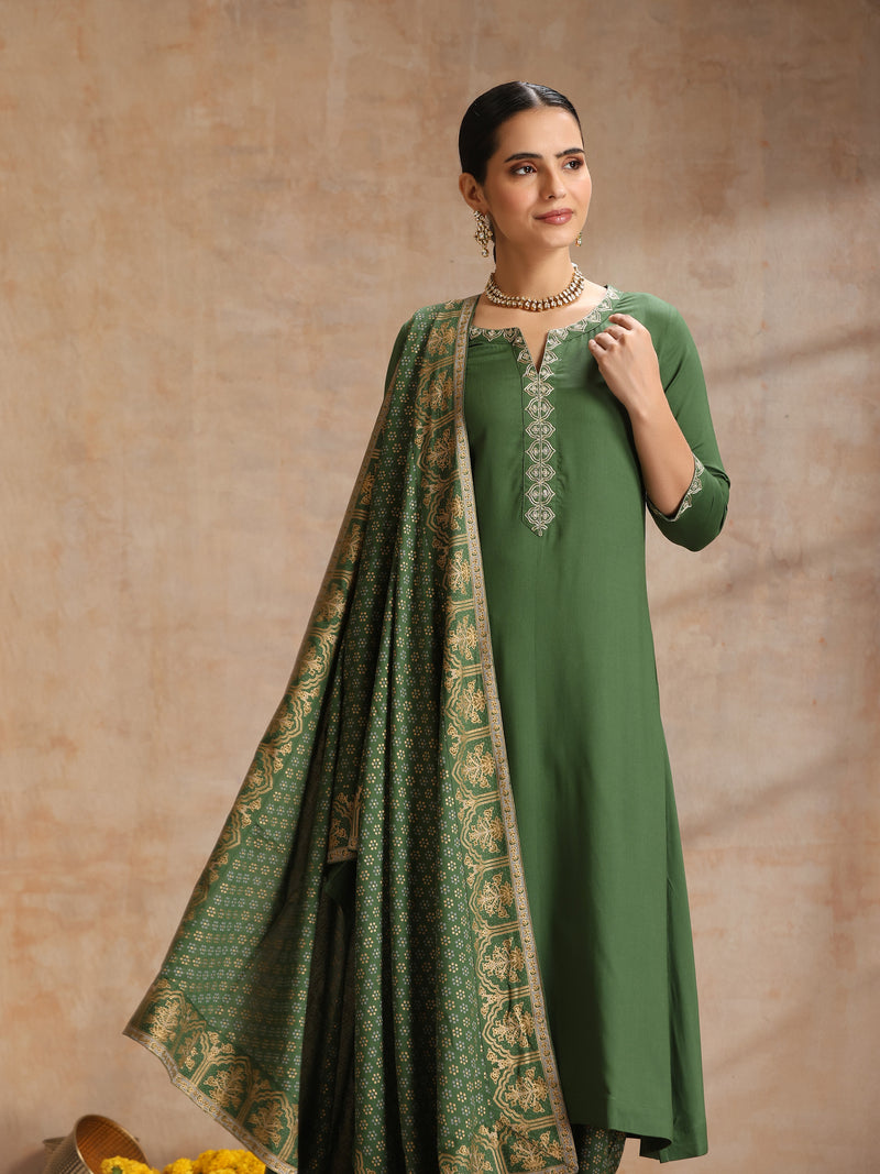 Ethnic Motifs Embroidered V-Neck Thread Work Kurta With Trousers & Dupatta