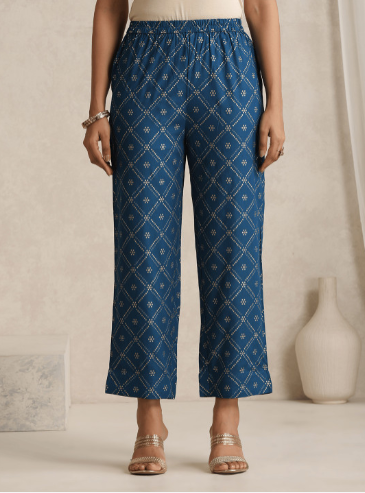 Khushal K Women  Ethnic Solid Kurta Sets