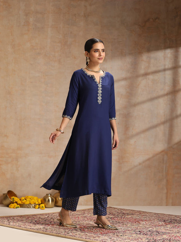 Ethnic Motifs Embroidered V-Neck Thread Work Kurta With Trousers & Dupatta