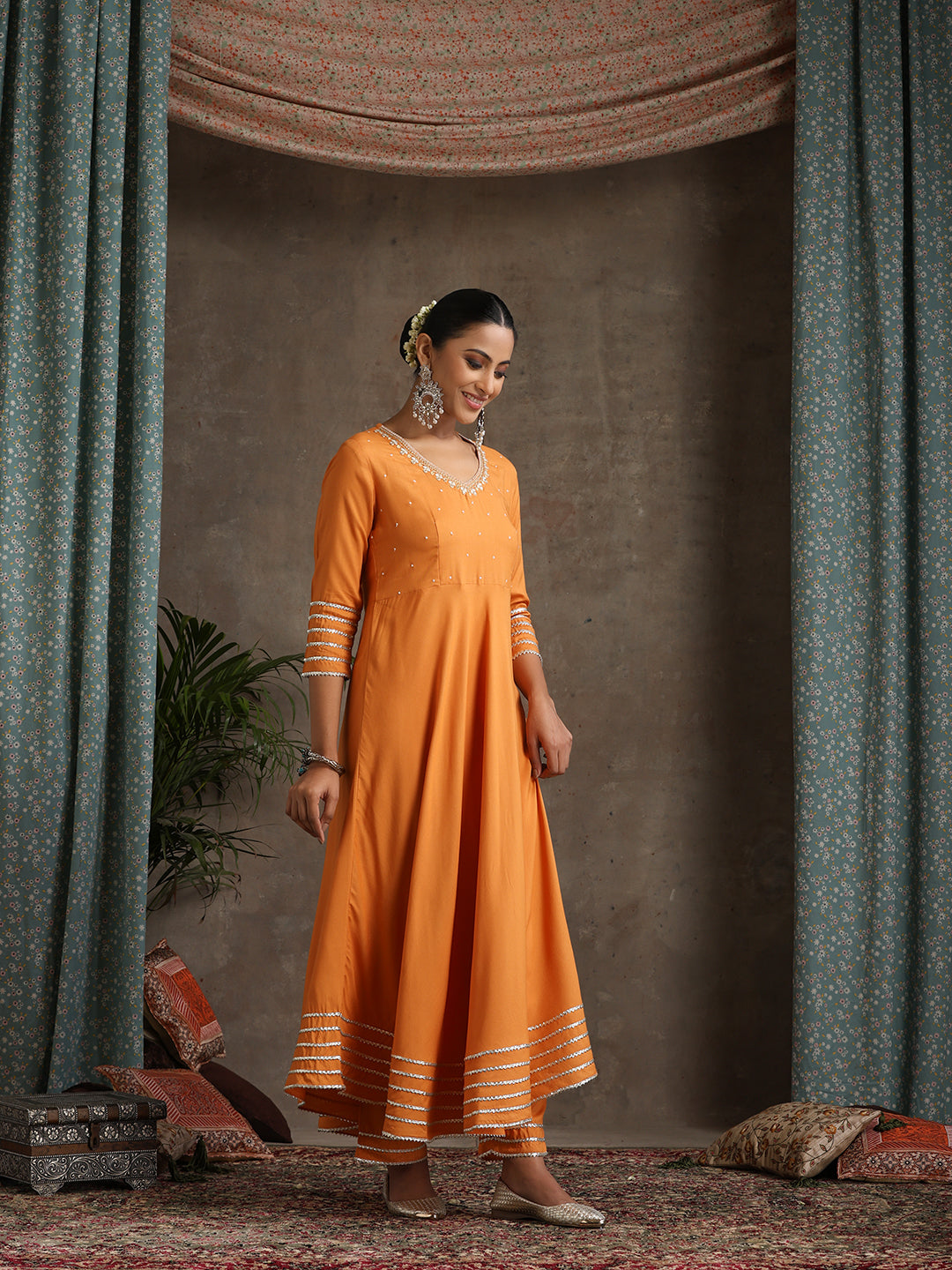 Floral Embroidered V-Neck Thread Work A-Line Kurta With Trousers And Dupatta