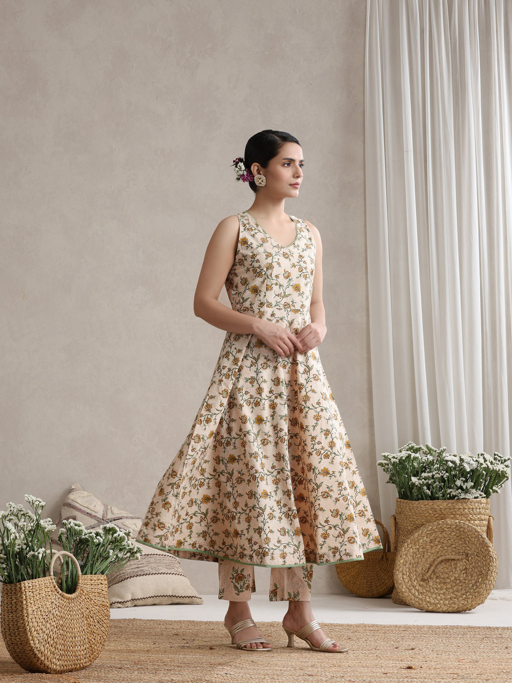 Women Cream-coloured printed Kurta with Palazzos with dupatta