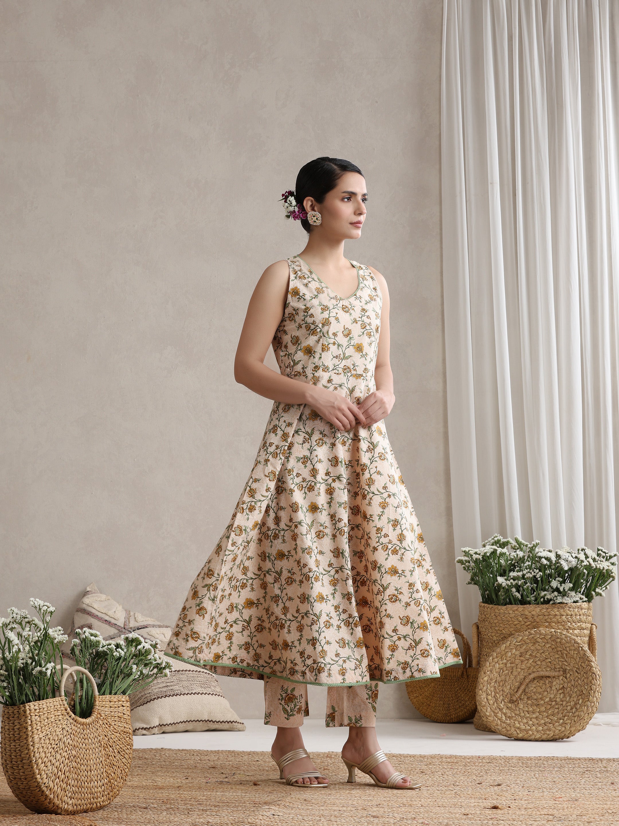 Women Cream-coloured printed Kurta with Palazzos with dupatta