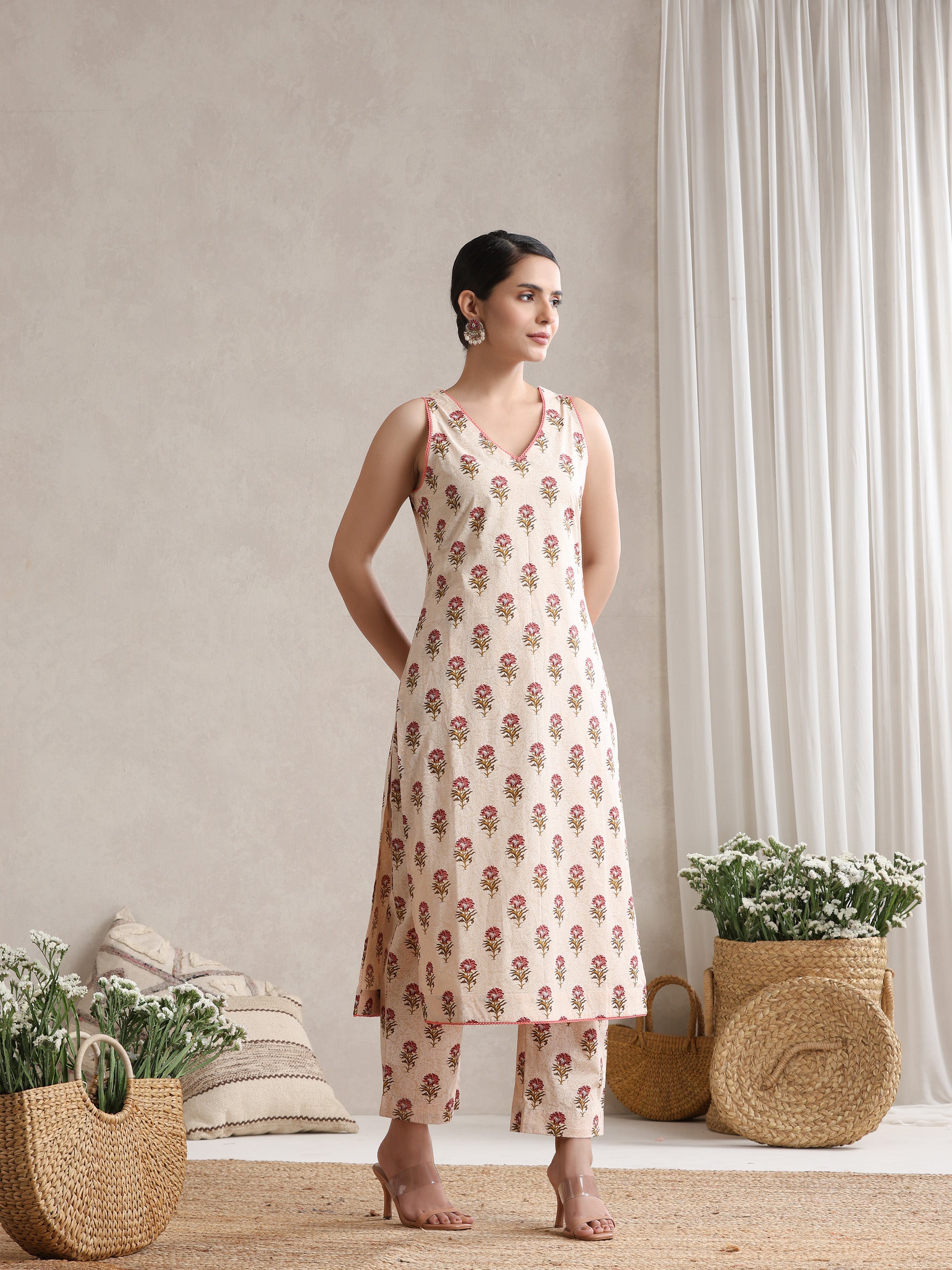 Women Cream & Peach Floral Printed Kurta Palazzo Set