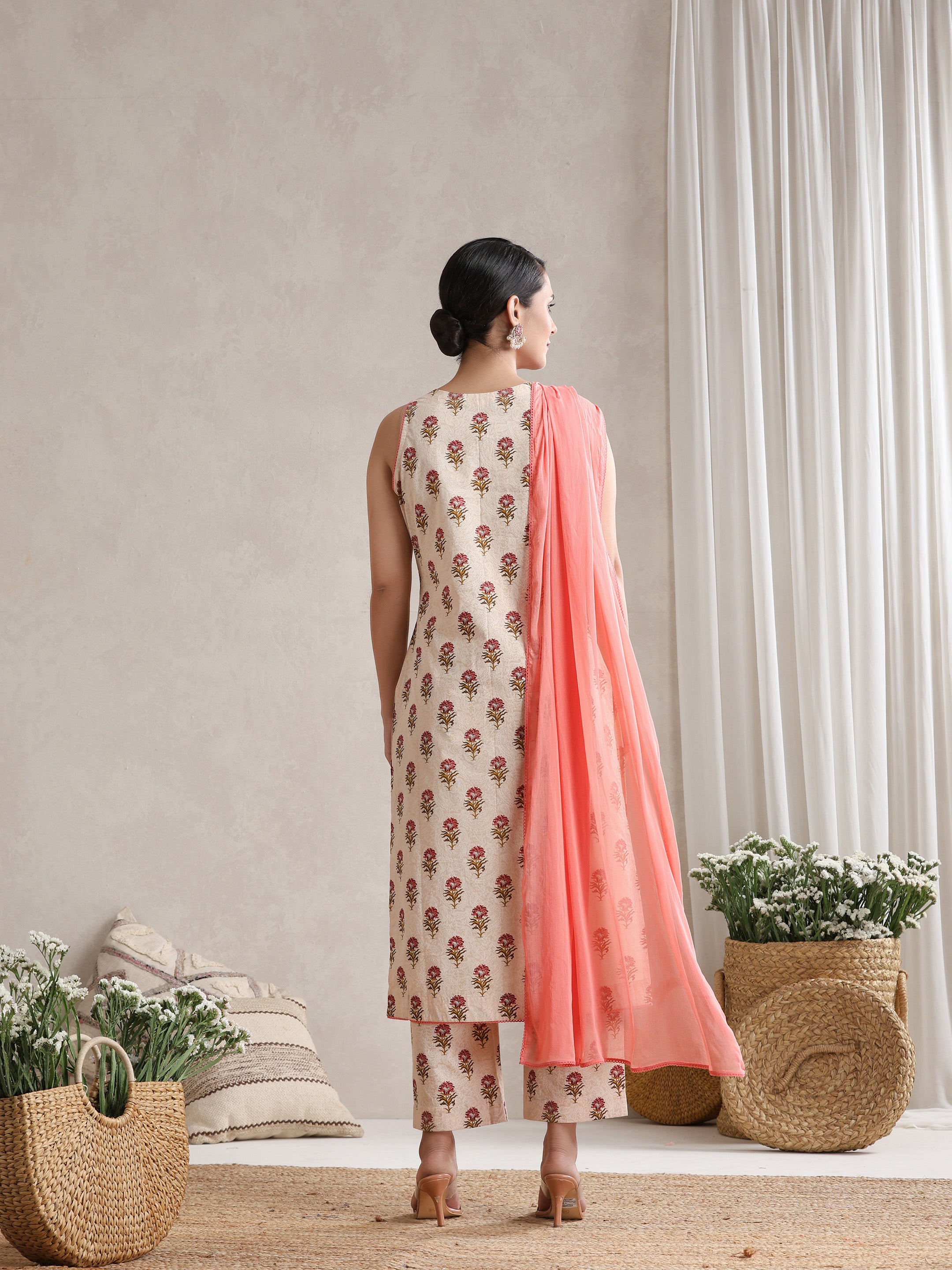 Women Cream & Peach Floral Printed Kurta Palazzo Set