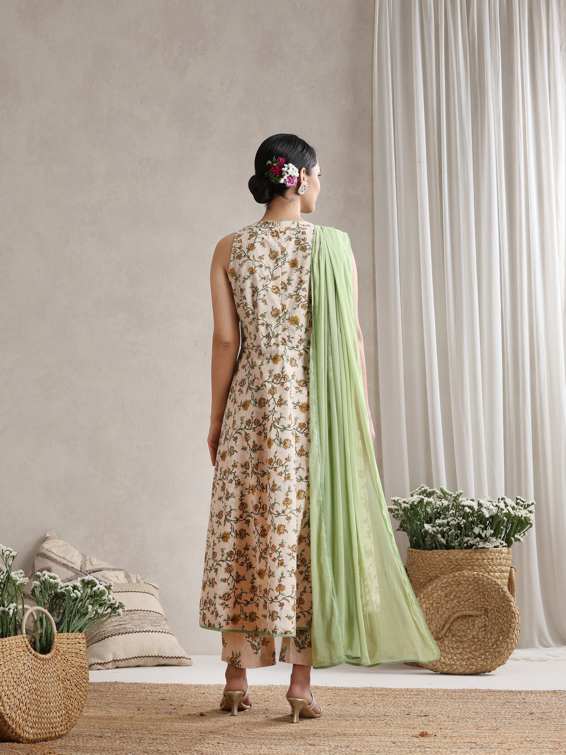 Women Cream-coloured printed Kurta with Palazzos with dupatta