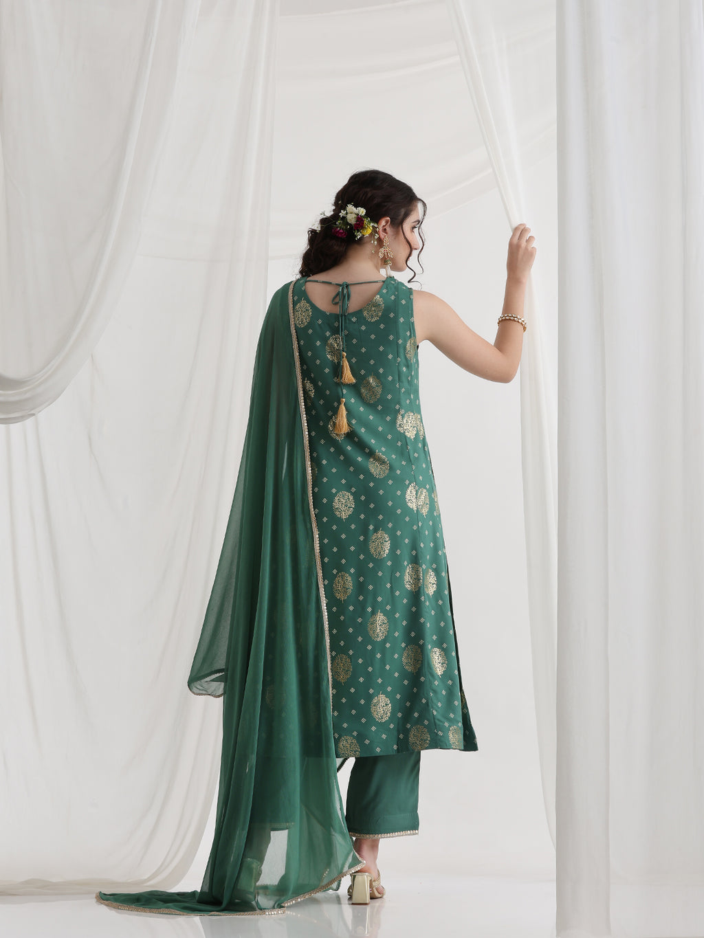 Foil Printed Sweetheart Neck Kurta With Trousers & Dupatta