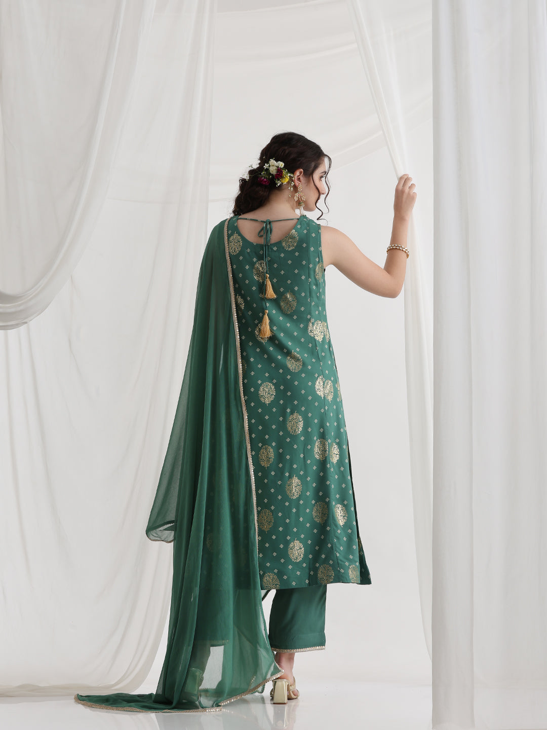 Foil Printed Sweetheart Neck Kurta With Trousers & Dupatta