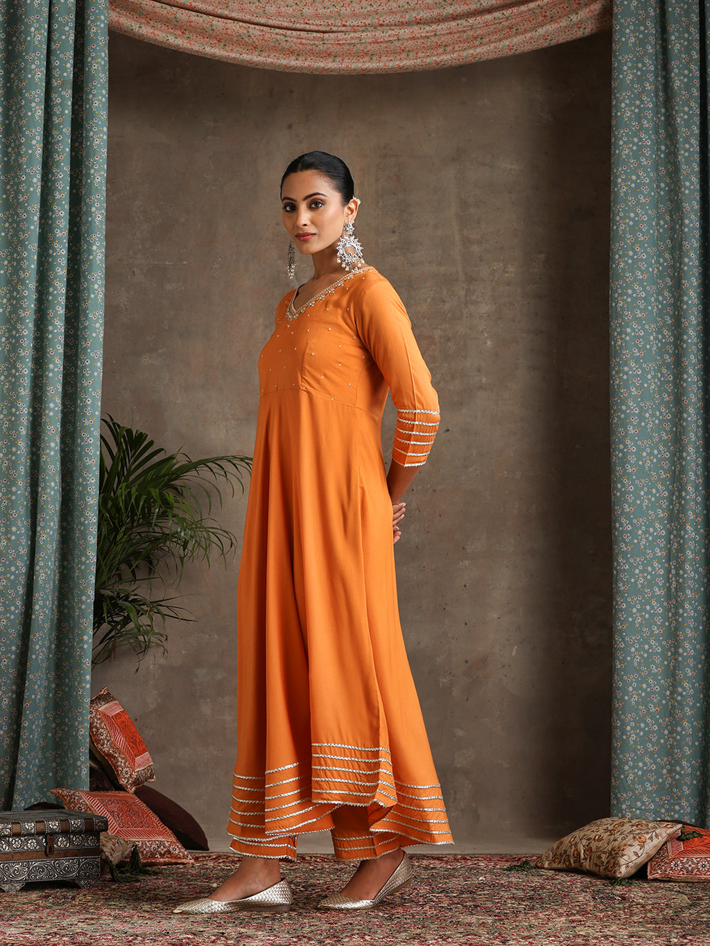 Floral Embroidered V-Neck Thread Work A-Line Kurta With Trousers And Dupatta