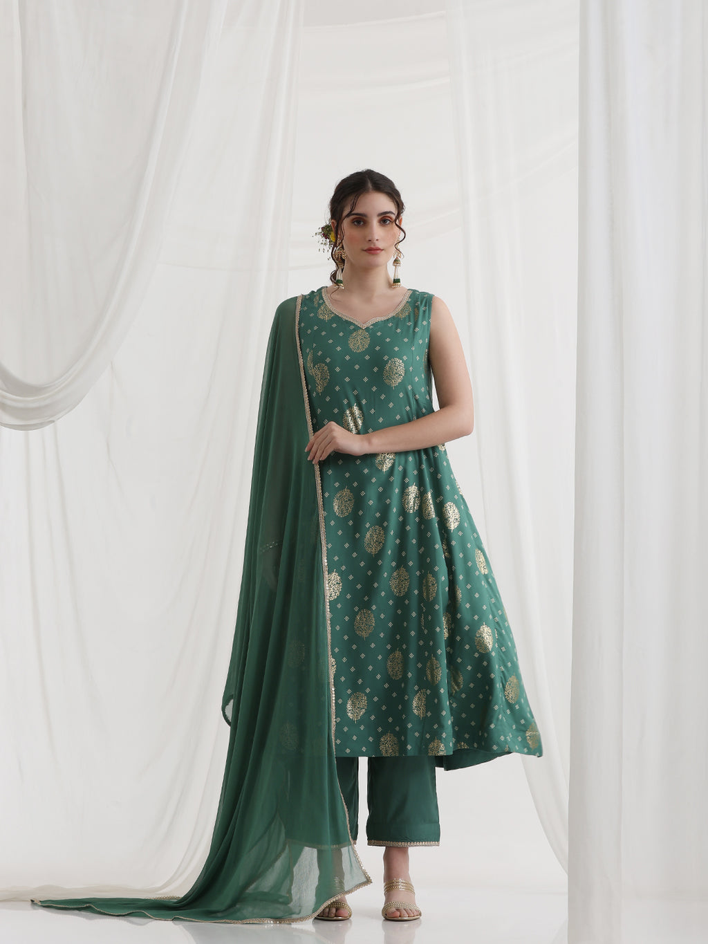 Foil Printed Sweetheart Neck Kurta With Trousers & Dupatta
