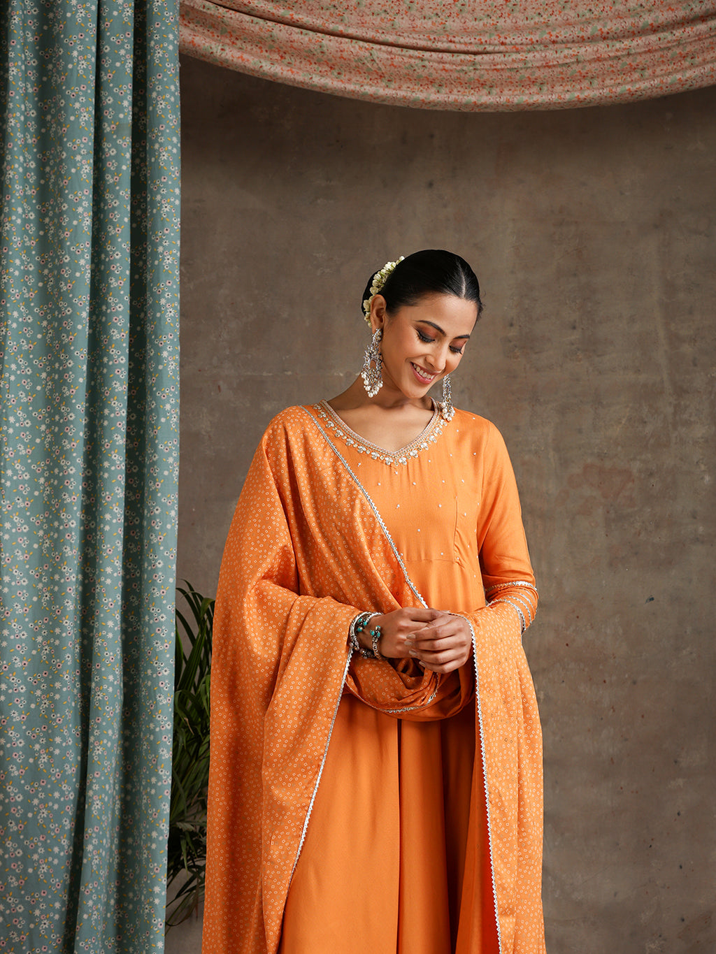 Floral Embroidered V-Neck Thread Work A-Line Kurta With Trousers And Dupatta