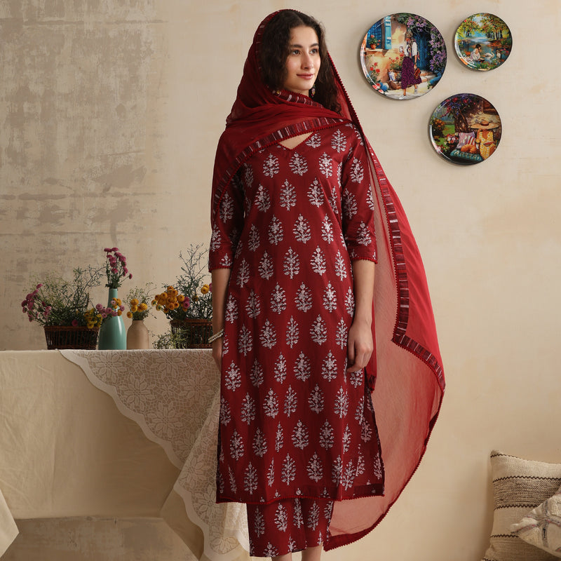 Floral Printed V-Neck Pure Cotton Kurta Set - Khushal K - Image 25
