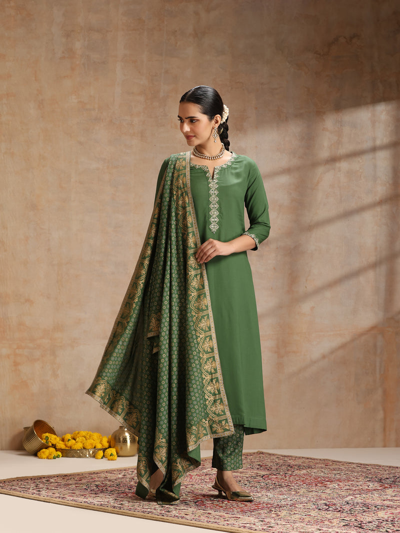 Ethnic Motifs Embroidered V-Neck Thread Work Kurta With Trousers & Dupatta