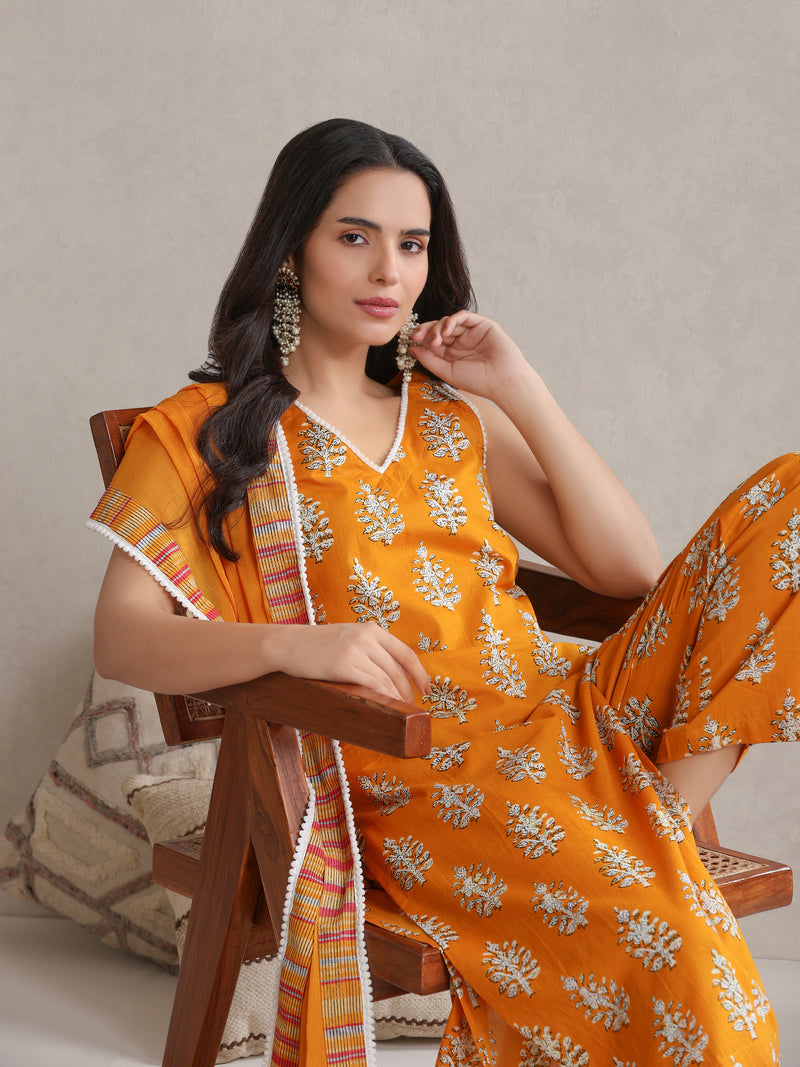 Khushal K Floral Printed V-Neck Pure Cotton Straight Kurta set