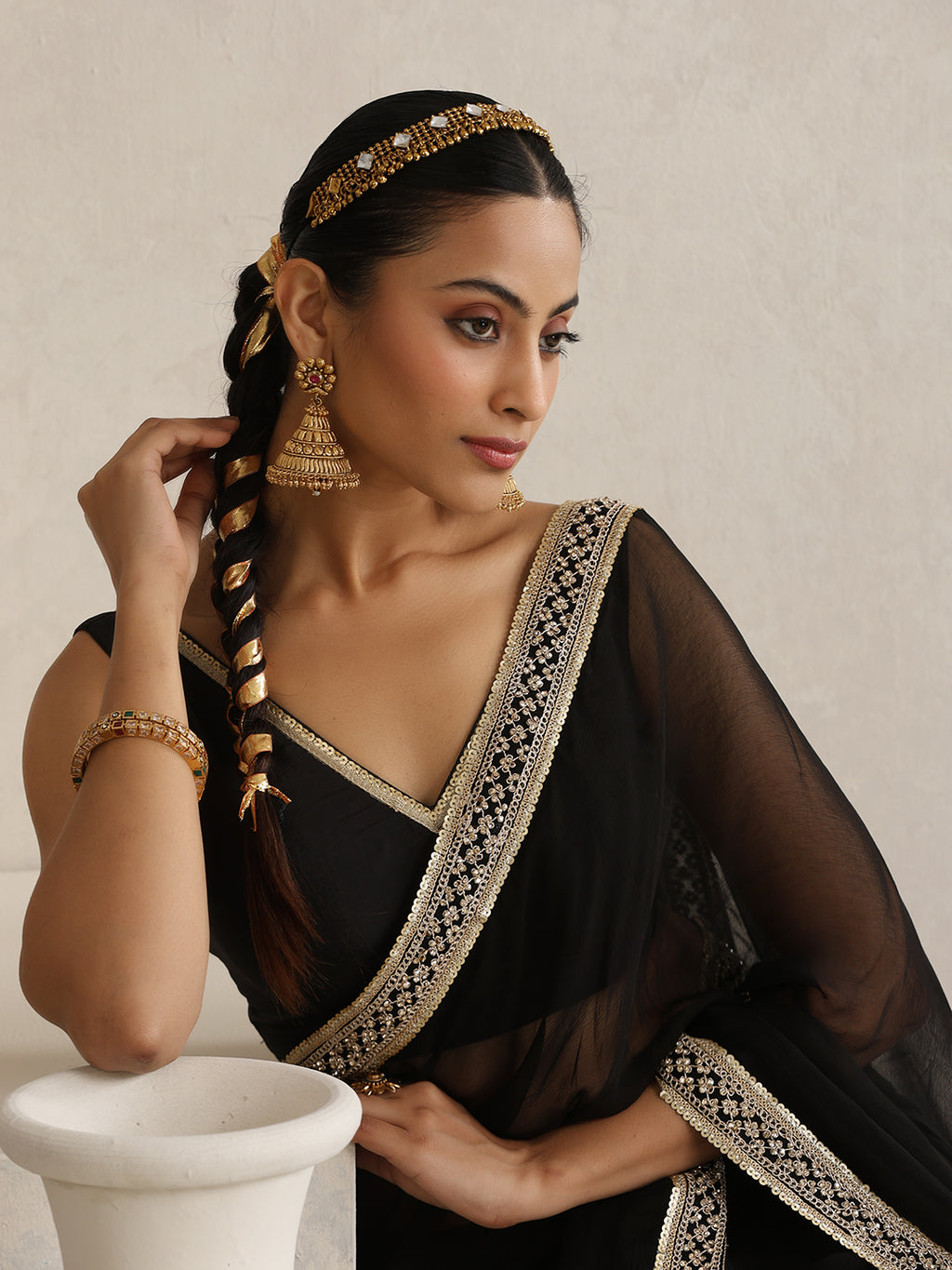 Embellished Zari Poly Chiffon Fashion Saree'