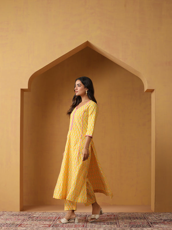 Khushal K Women  Printed Regular Aline Calf Length Kurta set