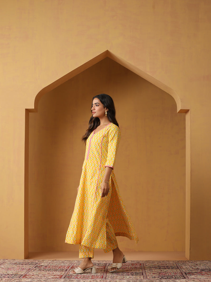Khushal K Women  Printed Regular Aline Calf Length Kurta set
