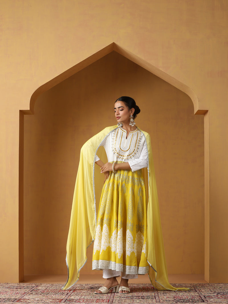 Khushal K Women Floral Printed Anarkali Kurta set