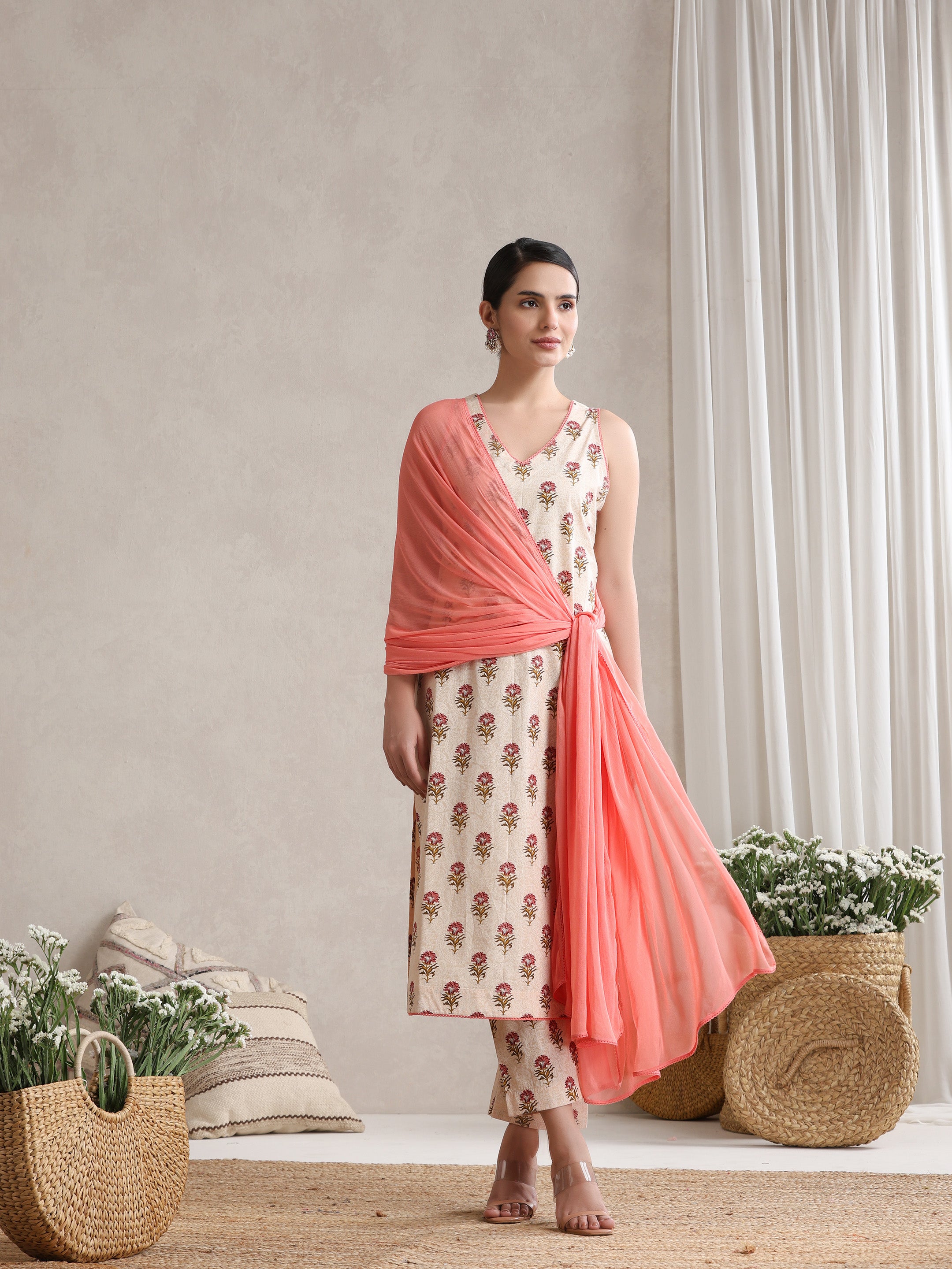 Women Cream & Peach Floral Printed Kurta Palazzo Set