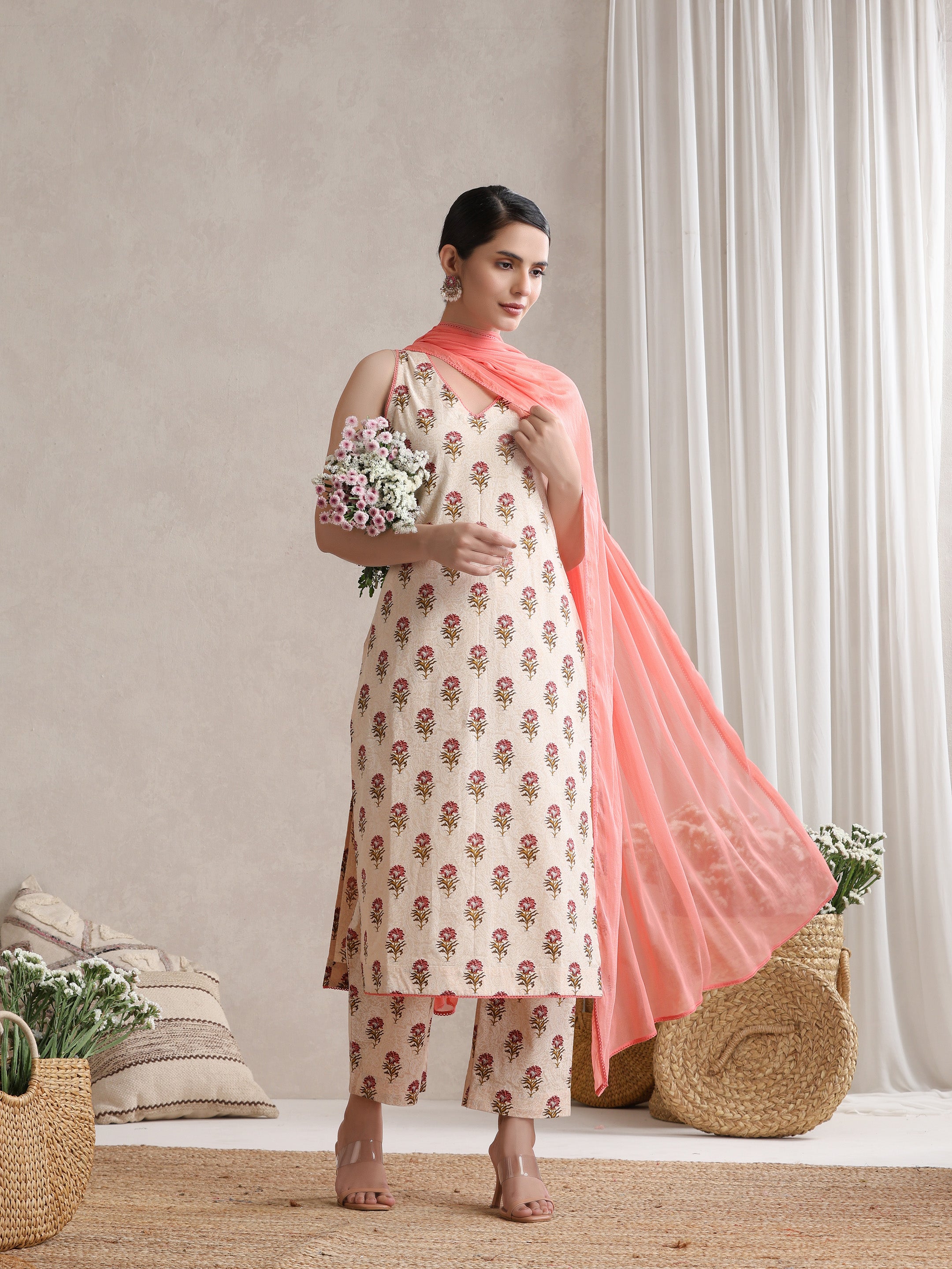 Women Cream & Peach Floral Printed Kurta Palazzo Set
