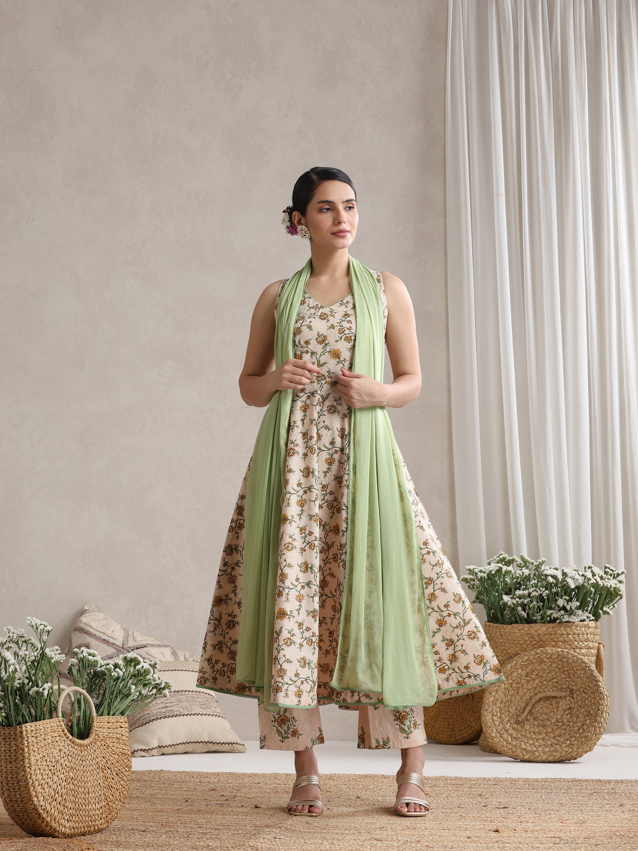 Women Cream-coloured printed Kurta with Palazzos with dupatta