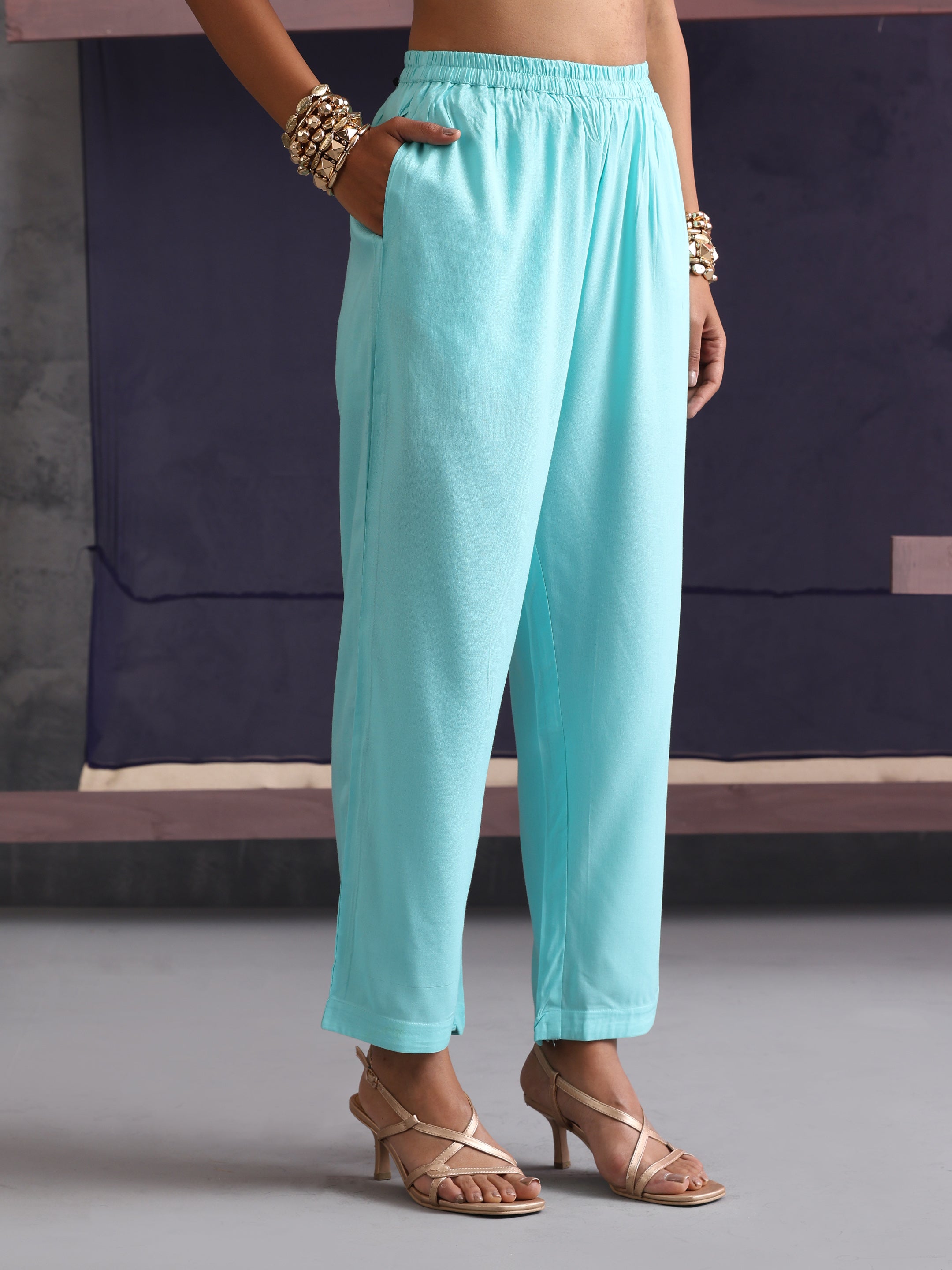 Khushal K Women Motifs Yoke Round Nack Design Kaftan set