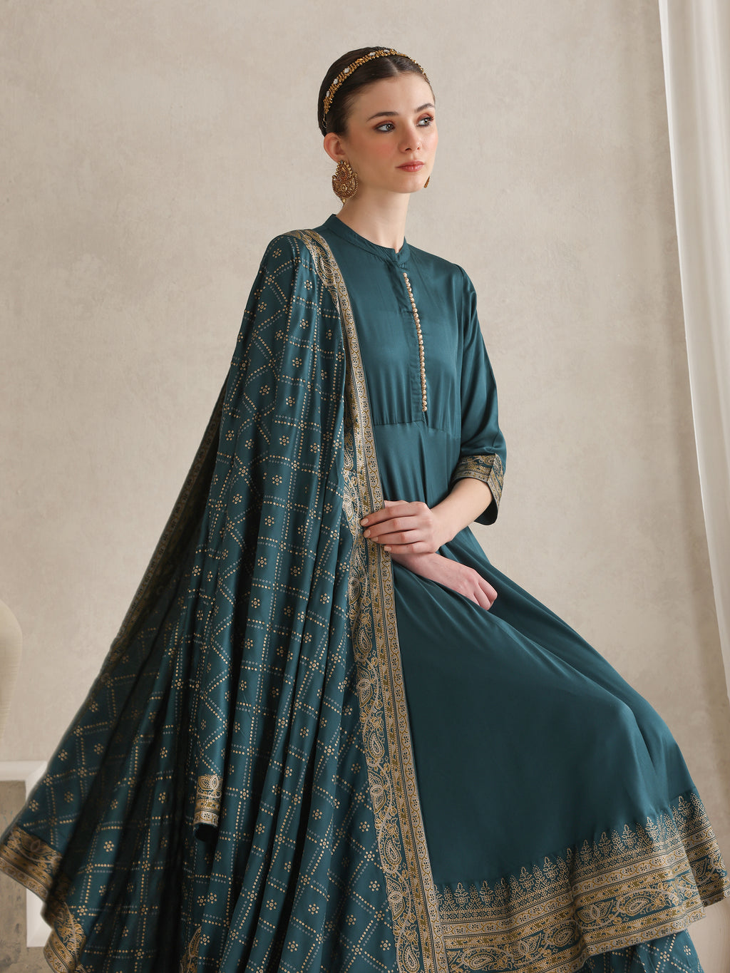 Ethnic Motifs Printed Mandarin Collar A-Line Kurta With Trousers And Dupatta